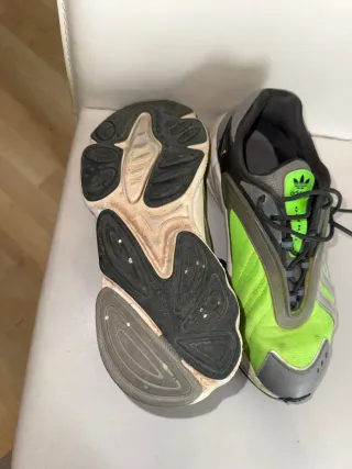 Zapatillas Adidas grises y verdes