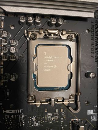 Conjunto MSI PRO B760-P II y procesador i7 14700kf