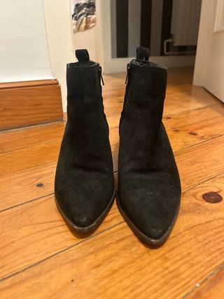 Botines Mango ante negros tacón metalizado