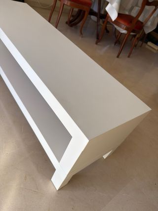 Mesa de TV blanca