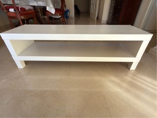 Mesa de TV blanca