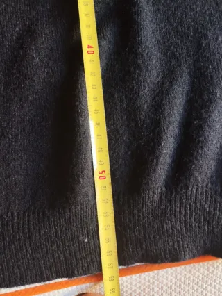 Jersey negro cuello subido