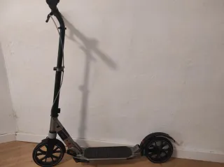 Patinete en buen estado como nuevo .