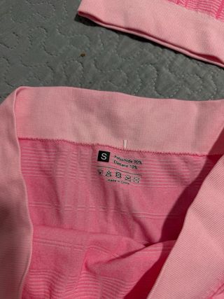 Conjunto deportivo rosa