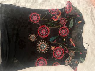 Camiseta Desigual Talla S Estampado Floral. Tejido
