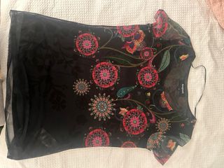 Camiseta Desigual Talla S Estampado Floral. Tejido