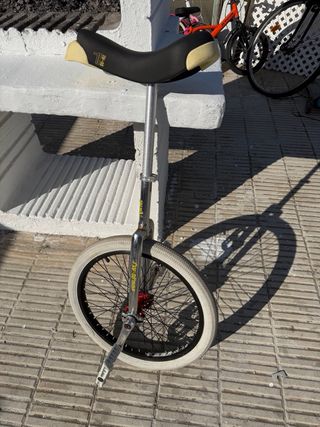 Monociclo QU-AX 20 buen estado