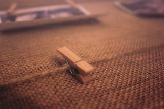 Cornice per foto in legno e iuta con clip