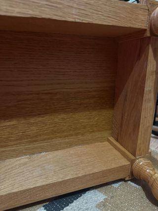 Mesa auxiliar de madera tallada