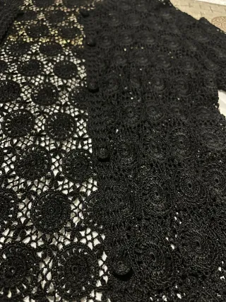 Blusa de encaje negra