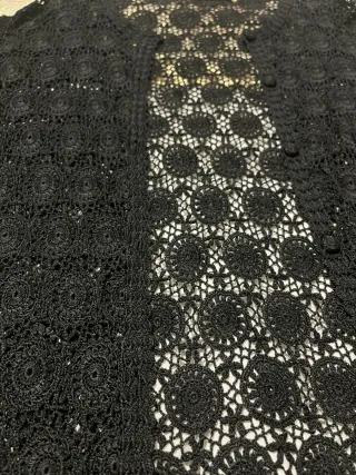 Blusa de encaje negra