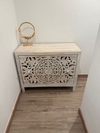 Cómoda 3 cajones mango tallado