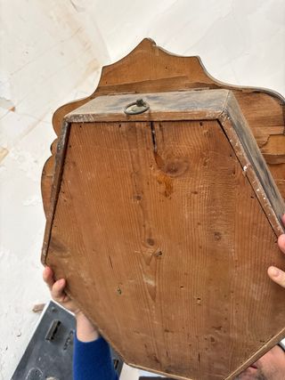 Reloj de pared antiguo decorado