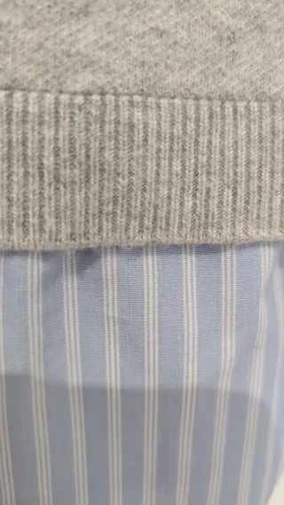 Jersey y camisa de rayas