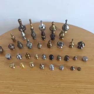 Lote de adornos metálicos