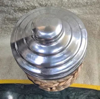 Zuccheriera in vetro con cestino intrecciato