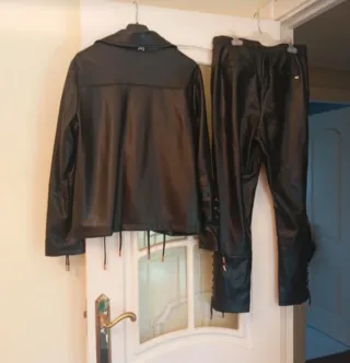 Traje Polipiel Negro Lola Casademunt Talla M