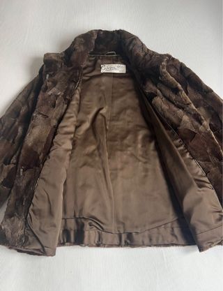 Chaqueta de piel marrón