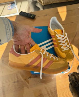 Zapatillas Adidas Amarillas y Rosas