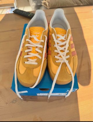 Zapatillas Adidas Amarillas y Rosas