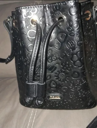 Borsa a secchiello THUN nera,nuova pagata 80 euro