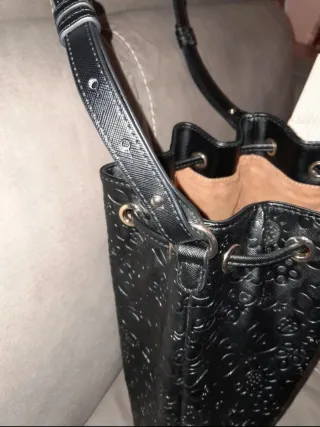 Borsa a secchiello THUN nera,nuova pagata 80 euro