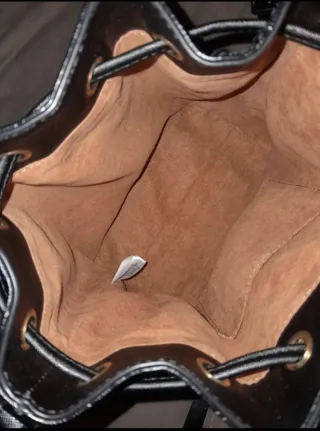 Borsa a secchiello THUN nera,nuova pagata 80 euro