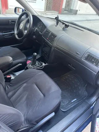 Volkswagen Golf 2003