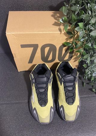 Adidas Yeezy 700