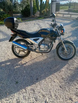 Honda CBF 250 Negra
