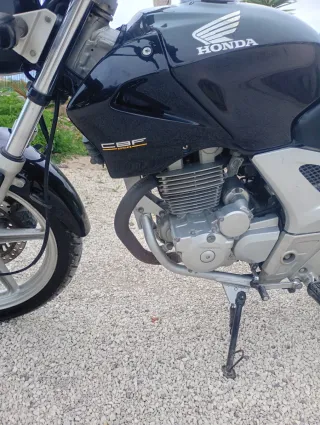 Honda CBF 250 Negra