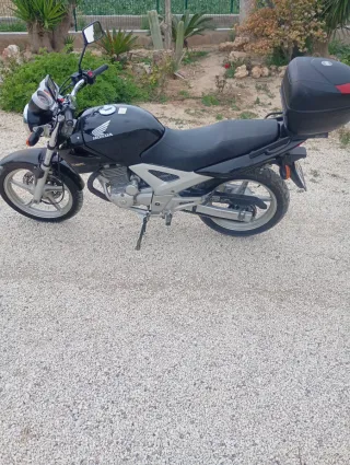 Honda CBF 250 Negra
