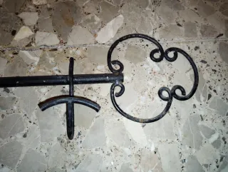 Antigua llave perchero hierro forjado