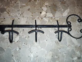 Antigua llave perchero hierro forjado