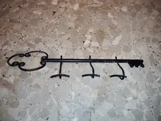 Antigua llave perchero hierro forjado