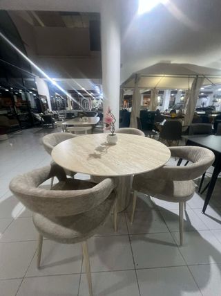 Mesa redonda mármol y madera