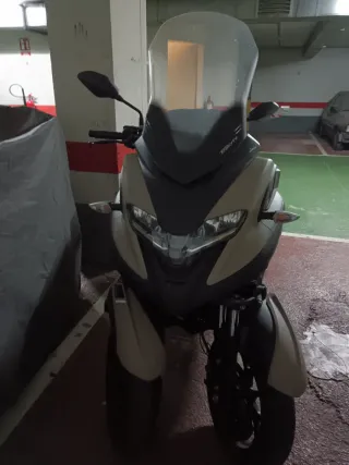 Yamaha Tricity 300 Beige Scooter