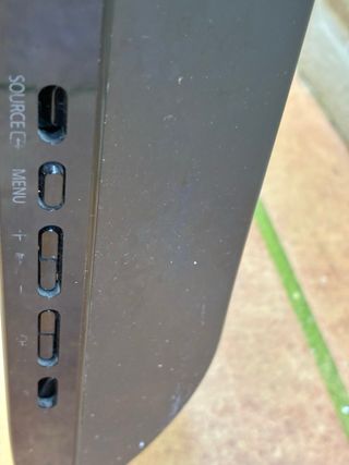 Televisor Samsung 32 Negro La botonera desplazada