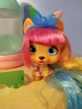 Muñeca VIP Pets con accesorios