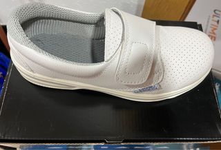 Zuecos sanitarios blancos con velcro