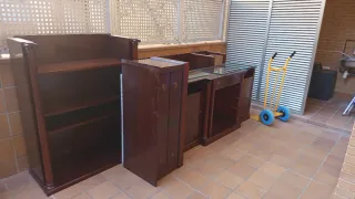 Muebles salón madera rústico.