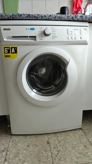 Lavadora Zanussi 6kg A+ Está fallando el panel