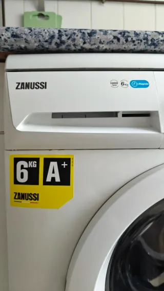 Lavadora Zanussi 6kg A+ Está fallando el panel
