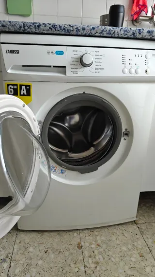 Lavadora Zanussi 6kg A+ Está fallando el panel
