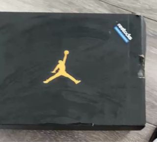 Jordan 1 Mid Rosa y Blanco