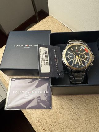 Relógio Tommy Hilfiger Novo Dourado Preto