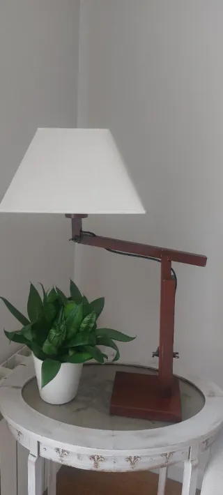 Lámpara de mesa diseño madera