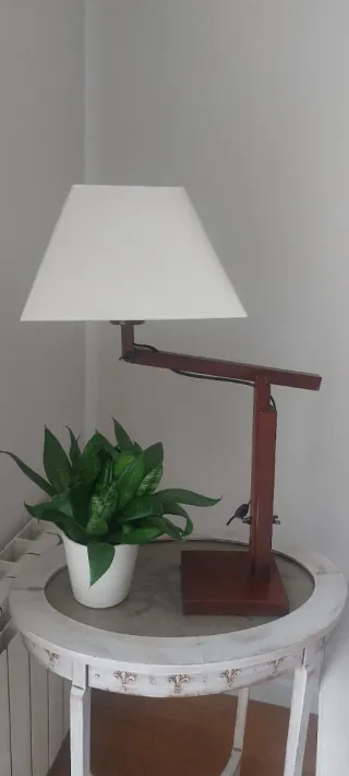 Lámpara de mesa diseño madera