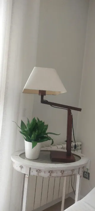 Lámpara de mesa diseño madera