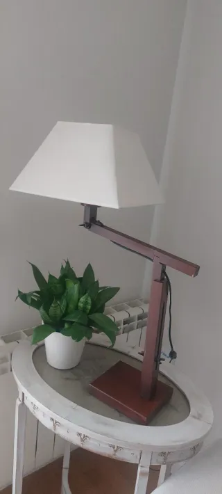 Lámpara de mesa diseño madera